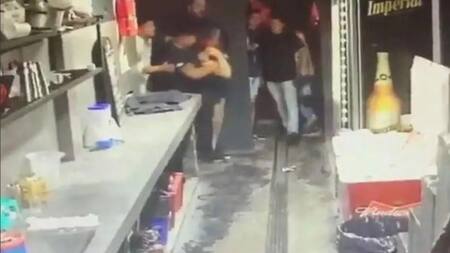 Rugbiers siendo echados de boliche en Villa Gesell