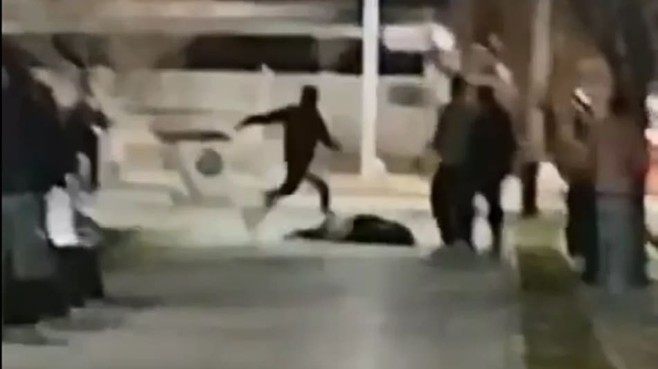Un policía pateó a un joven en la cabeza en Mendoza
