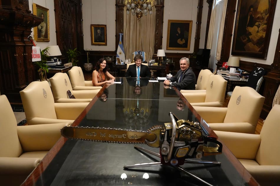 Reunión de Isabel Díaz Ayuso, Javier Milei y Pablo Quirno en Casa Rosada