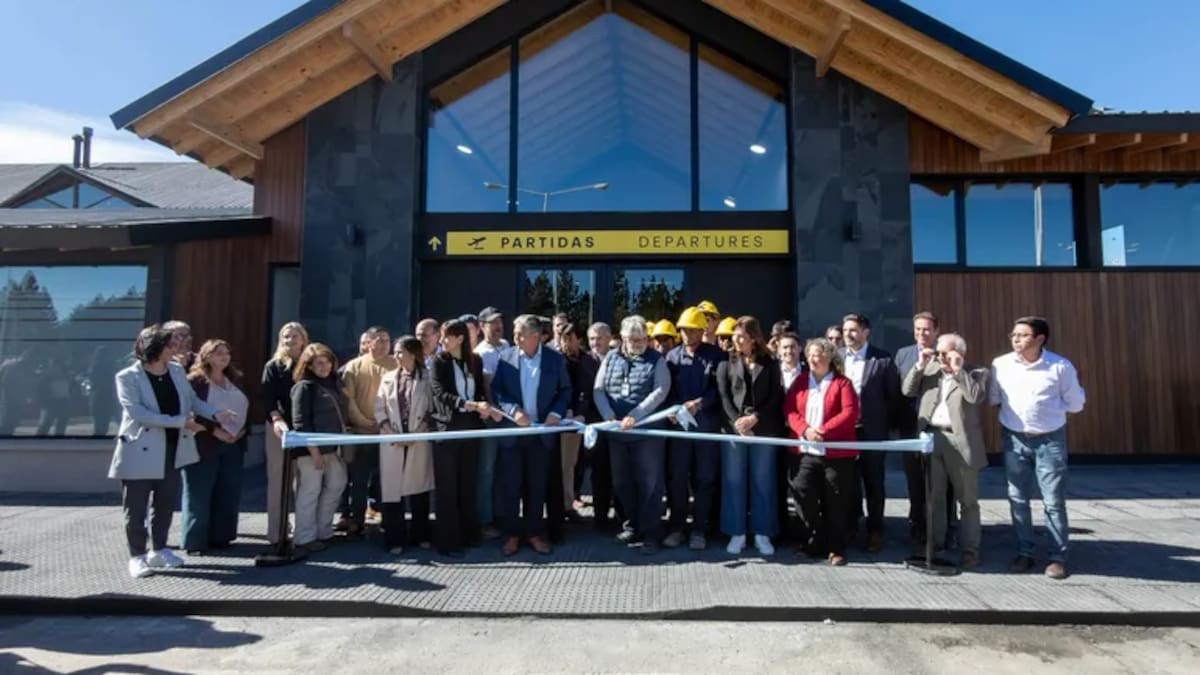Inauguración del sector de partidas del Aeropuerto Chapelco.
