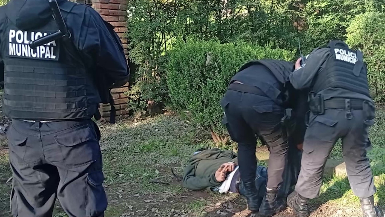 La Policía Municipal de Escobar usó armas no letales para reducir a un delincuente.