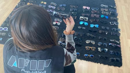 Clausura de óptica de Puerto Madero por importación irregular de anteojos. Foto: Prensa.