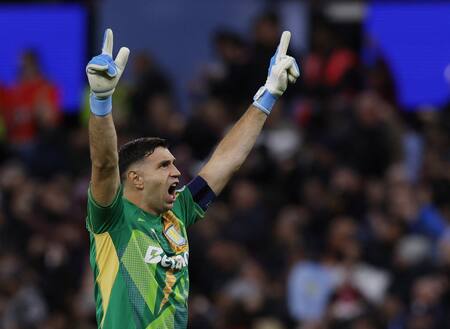 El Dibu Martínez en la Champions League. Foto: Reuters.