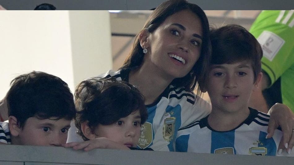 Antonela Roccuzzo en la fiesta de los campeones. Foto: Twitter @santandaves