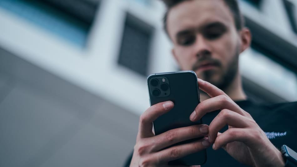 La psicología sostiene que, en los seres humanos, existe una tendencia natural a la negatividad. Fuente: Unsplash.