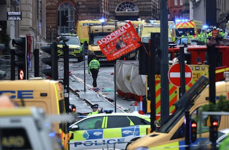 Atropello masivo en los festejos del Liverpool. Foto: Reuters/Phil Noble