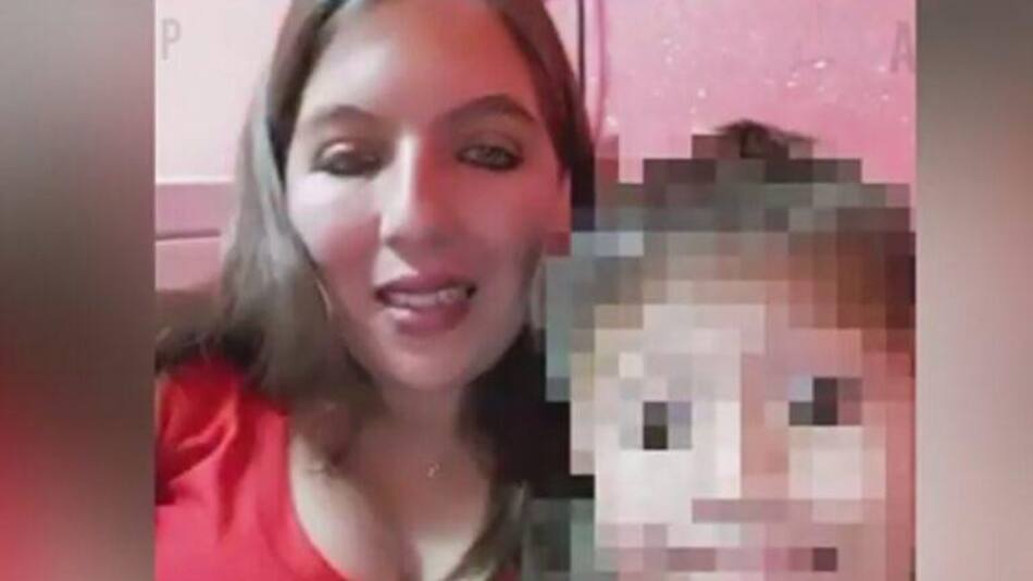 Femicidio en Villa Luzuriaga, foto de la víctima y su hijo
