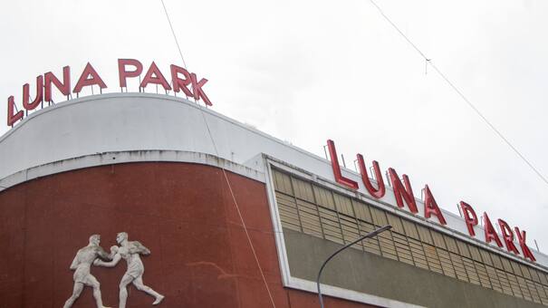 Polémica por el Luna Park: qué significa que sea Monumento Histórico y el rol del papa Francisco sobre su demolición