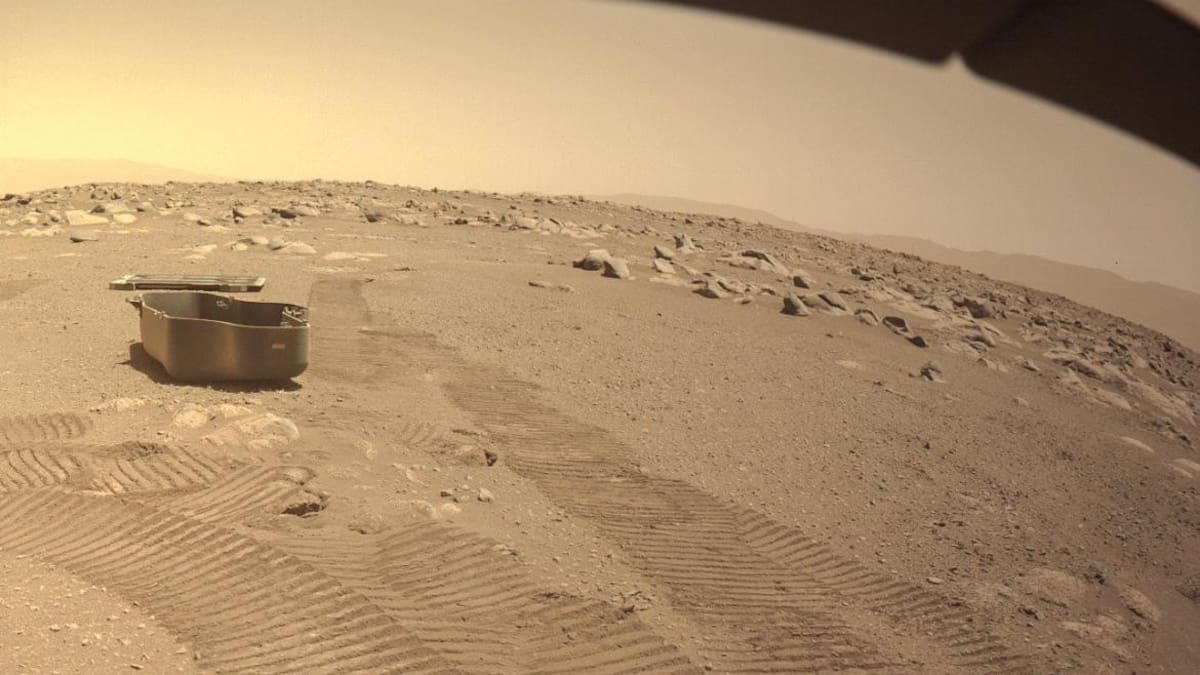 Elon Musk publica una imagen de Marte ¿con un ovni de fondo?