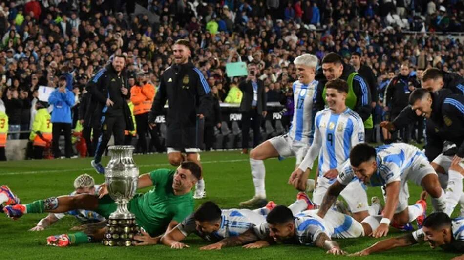 Argentina se mantiene como líder del Ranking FIFA. Foto: NA.