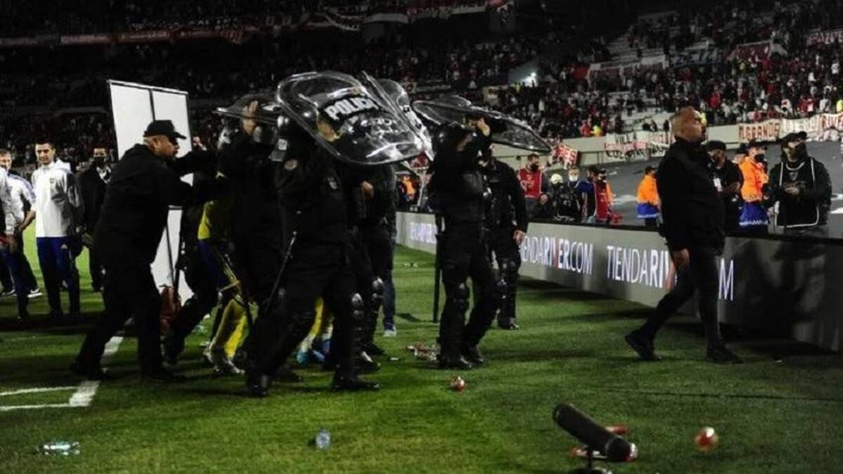 Jugadores de Boca agredidos al dejar el campo de juego