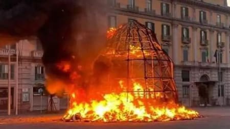 Quemaron la "Venus de los trapos", emblemática escultura de Michelangelo Pistoletto en Nápoles