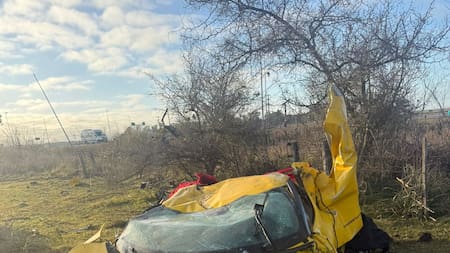 Impactante choque en Guernica: despiste, vuelco y destrucción de una Ferrari de un millón de dólares