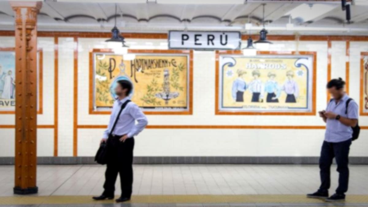 Secretos de la histórica Línea A de subte: pasillos al Congreso, un código de color y la estación que nadie conoce