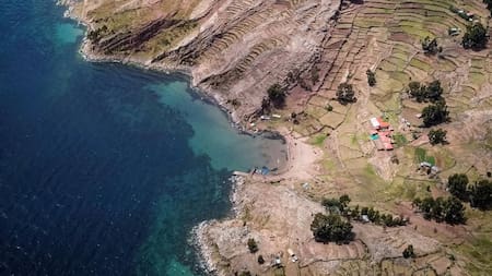El lago navegable más alto del planeta se encuentra en Sudamérica.