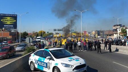 Caos de tránsito en Puente La Noria, corte, manifestantes, piquete, NA