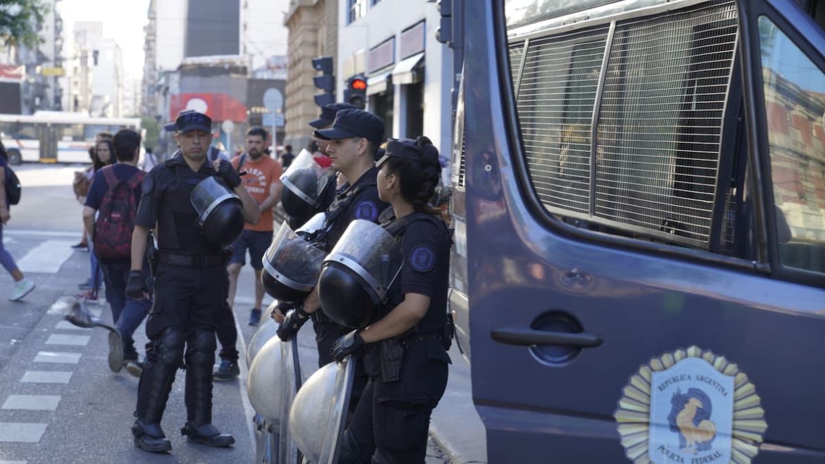 La Policía Federal desalojó a una empresa de la Estación Once.