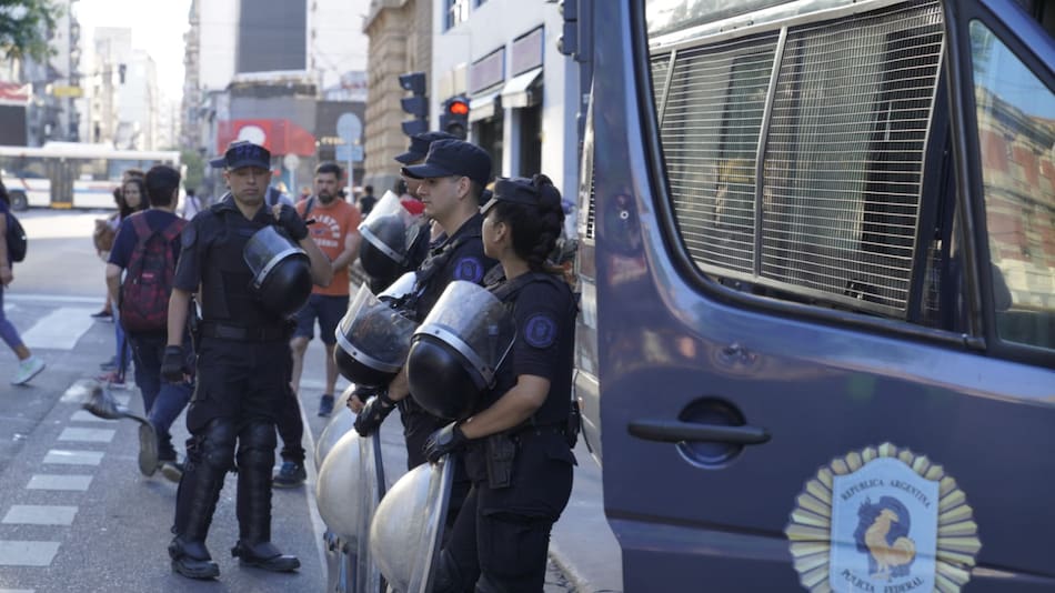La Policía Federal desalojó a una empresa de la Estación Once.