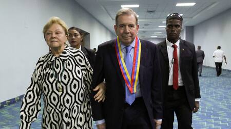 Edmundo González Urrutia y su esposa Mercedes López; Venezuela. Foto: Reuters