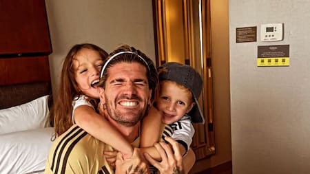 Rodrigo De Paul junto a sus hijos. Foto: Redes sociales.