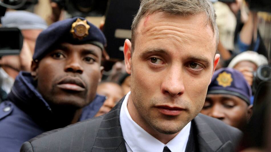 Oscar Pistorius obtuvo la libertad condicional diez años después de matar a su novia. Foto: REUTERS.