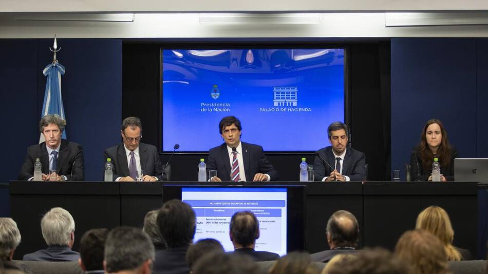 Conferencia de prensa de Hernán Lacunza y equipo económico, AGENCIA NA