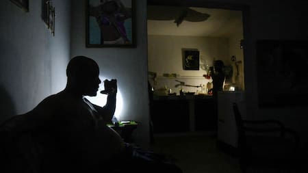 Los apagones afectan a los residentes cubanos. Foto: Reuters.