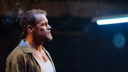 Sam Heughan volvió al teatro con Macbeth.
