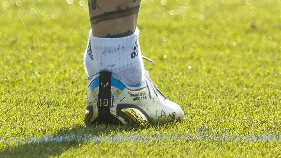 El polémico tobillo de Messi. Foto: EFE.