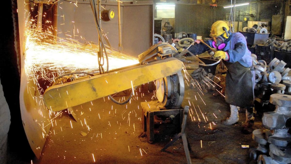 La actividad económica cayó 2,6% en febrero 2026: uno por uno, los sectores más afectados