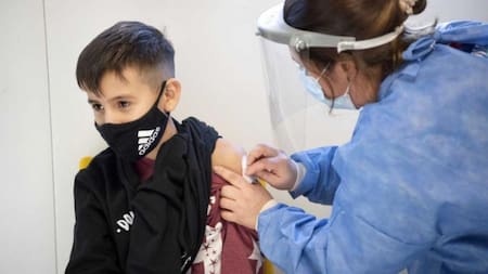 Vacunación infantil: Estados Unidos redujo de 17 a 11 el número de inyecciones obligatorias en niños