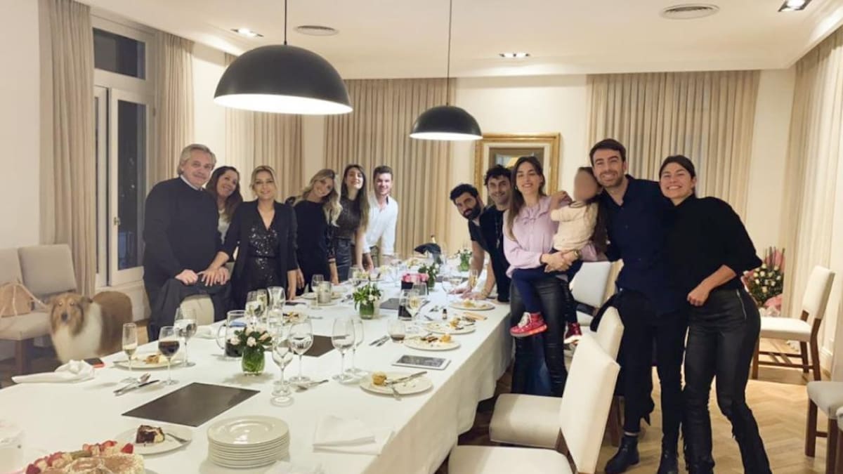 Fiesta en Quinta de Olivos, Olivos Gate, NA