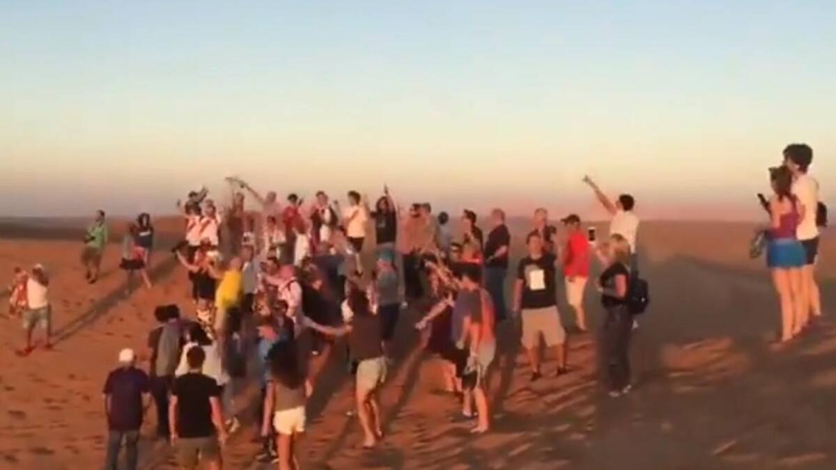 Hinchas de River en el desierto de Abu Dhabi