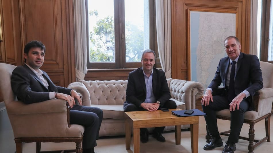 Manuel Adorni y Diego Santilli se reunieron con Ignacio Torres y Raúl Jalil.