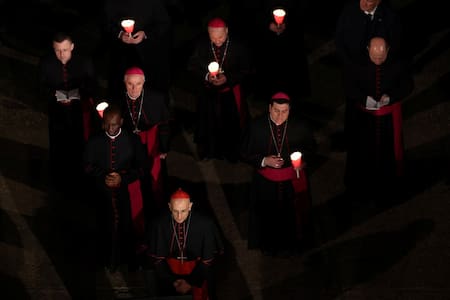 Vía Crucis en Roma. Foto: Reuters/Claudia Greco