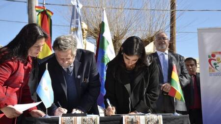 Firma de acuerdo sanitario entre Argentina y Bolivia