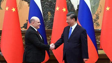 Xi Jinping y Mijail Mishustin, primer ministro ruso. Foto: Reuters.