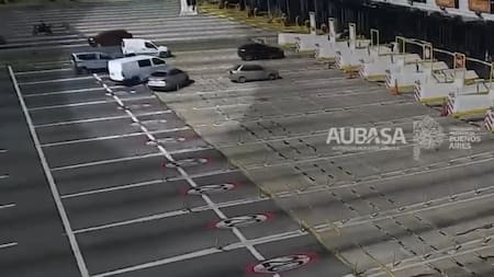 Pelea en plena autopista de dos conductores. Foto: Captura de video.