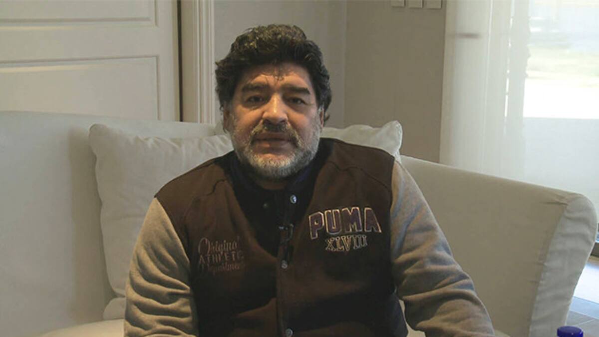 Maradona saludo a Aníbal Fernandez