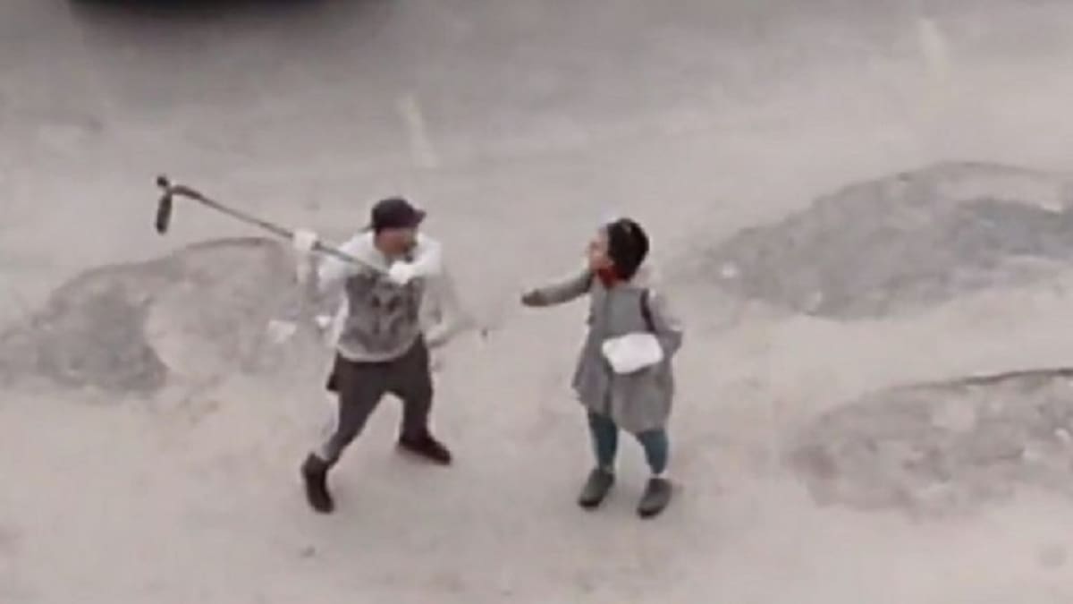 Un hombre atacó a mujer en La Plata. Foto: captura de video.