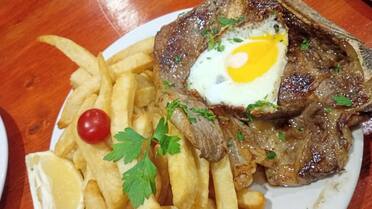 El bodegón de Villa del Parque con un sinfín de platos abundantes por menos de $20.000