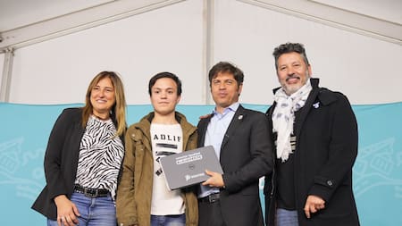 Acto de Axel Kicillof y Gustavo Menéndez en Merlo. Foto: @gustavomenendez.