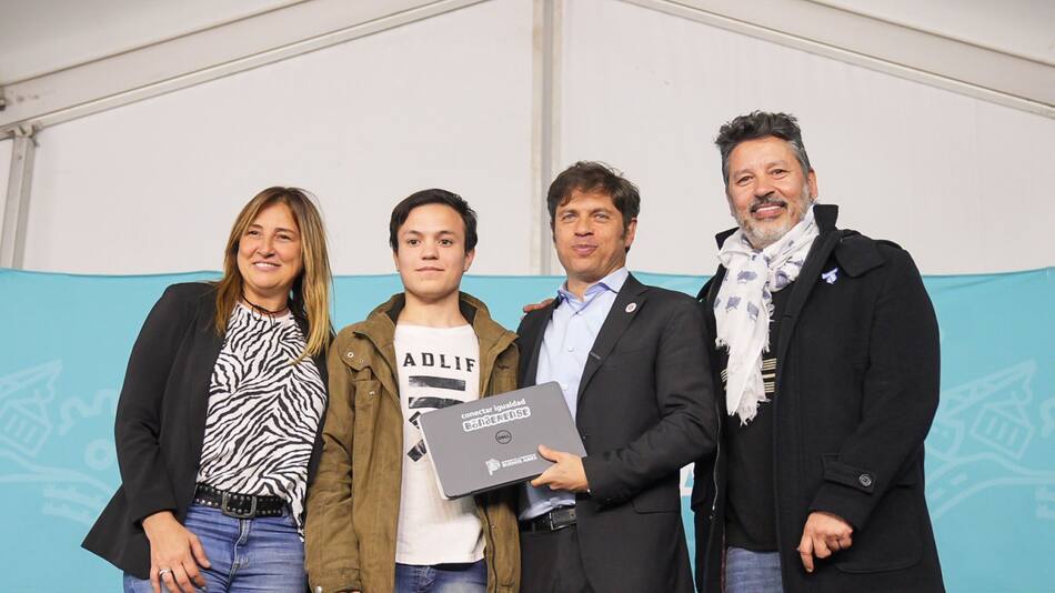 Acto de Axel Kicillof y Gustavo Menéndez en Merlo. Foto: @gustavomenendez.