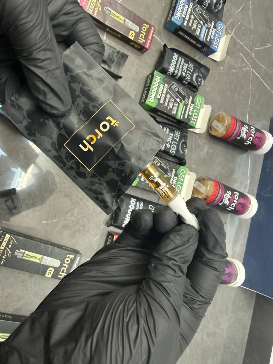 Operativo contra la venta ilegal de productos de vapeo con THC y nicotina.