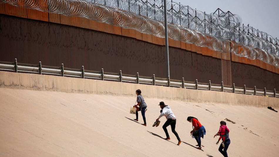 Migrantes mexicanos en frontera con EE.UU.