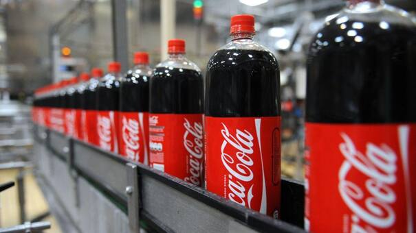 Coca-Cola también decidió suspender sus operaciones en Rusia por la guerra