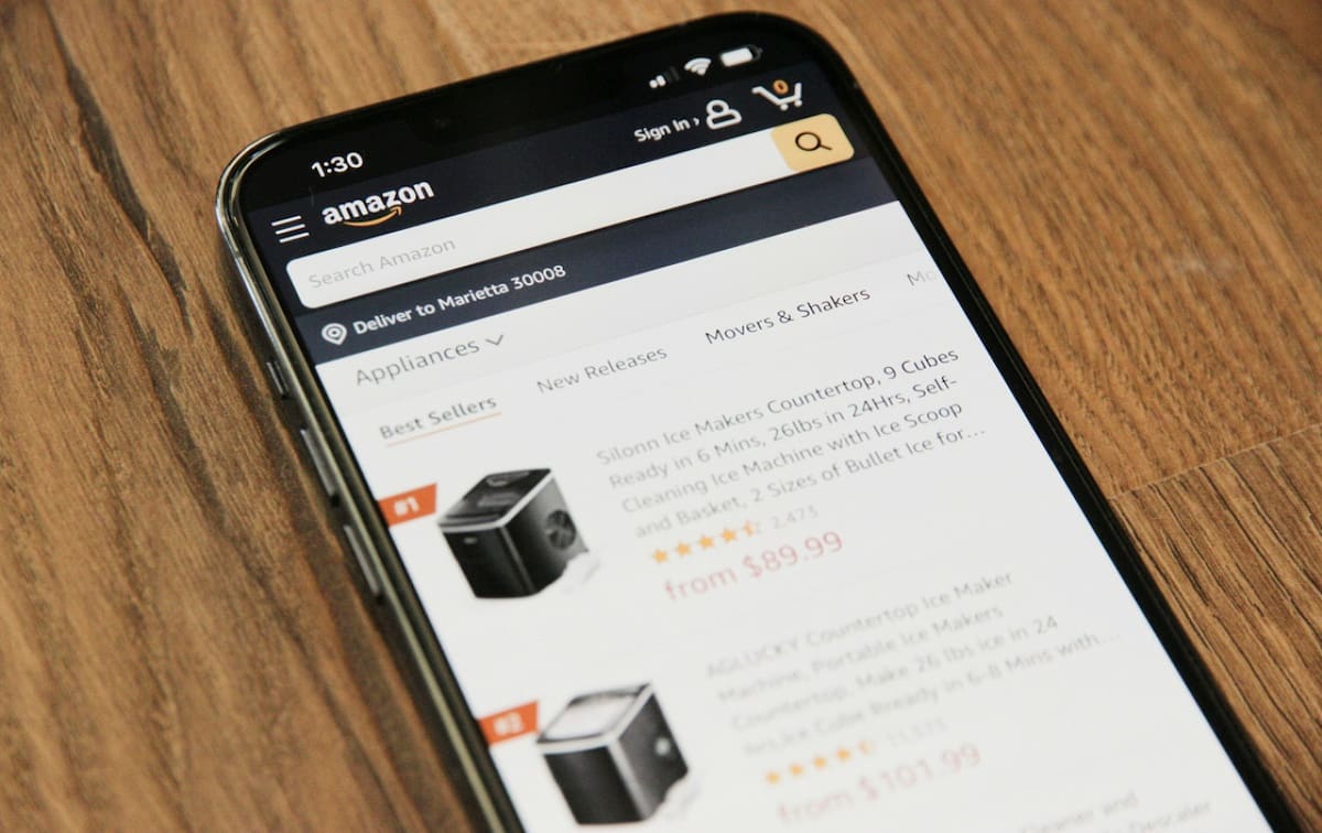 Compras en la aplicación de Amazon. Foto: Unsplash.