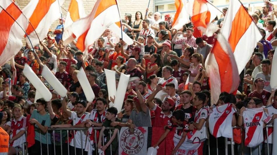 Recibimiento de River en Córdoba