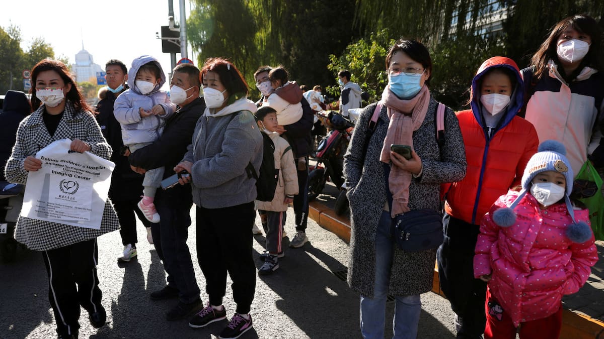 Aumentan los casos de neumonía en China. Reuters.