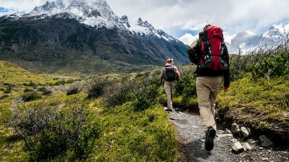 Trekking, senderimo, turismo, montaña. Foto Unsplash.
